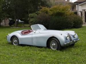 Image 3/8 of Jaguar XK 120 OTS (1953)