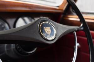 Image 33/50 of Jaguar Mk II 2.4 (1967)