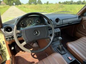 Bild 19/21 von Mercedes-Benz 300 TD (1978)