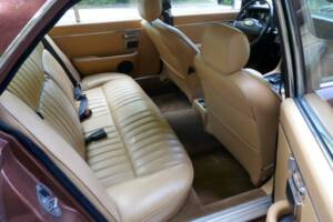 Image 12/14 of Jaguar XJ 12 (1982)