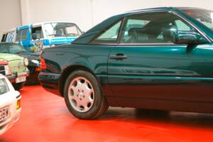 Image 24/50 of Mercedes-Benz SL 320 (1995)