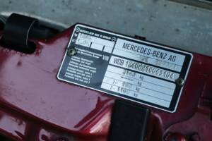 Image 24/50 of Mercedes-Benz E 220 (1994)