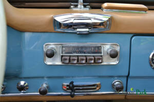 Image 38/50 of Mercedes-Benz 190 SL (1961)
