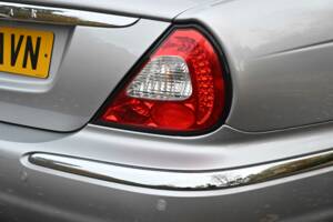 Image 22/50 of Jaguar XJ 8 4.2 (2006)