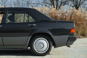 Imagen 16/45 de Mercedes-Benz 190 E (1989)