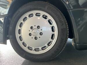 Bild 13/22 von Mercedes-Benz 190 E 2.5-16 (1990)