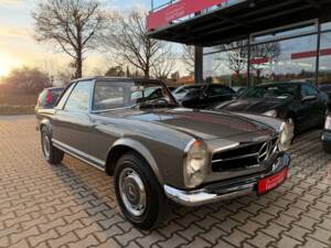 Image 8/30 of Mercedes-Benz 230 SL (1965)