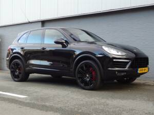 Imagen 2/97 de Porsche Cayenne Turbo (2011)