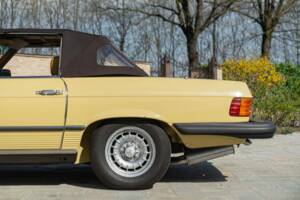Image 27/50 of Mercedes-Benz 450 SL (1977)