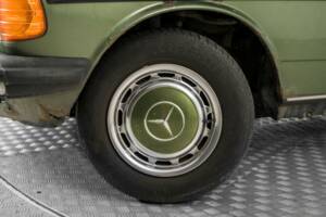 Afbeelding 4/50 van Mercedes-Benz 200 T (1982)