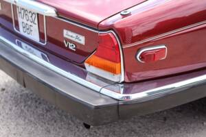 Image 19/44 of Jaguar XJ 12 (1990)