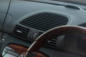 Image 15/50 of Mercedes-Benz CL 500 (2002)