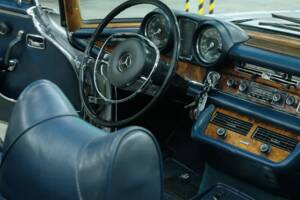 Image 35/50 of Mercedes-Benz 280 SE 3,5 (1970)