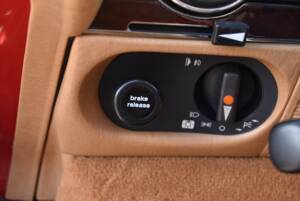 Image 43/94 of Mercedes-Benz 560 SL (1988)