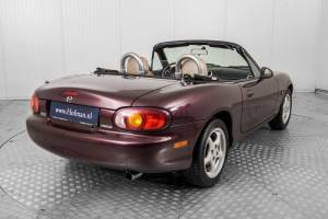 Immagine 28/50 di Mazda MX-5 1.6 (2000)