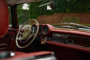 Image 55/95 of Mercedes-Benz 280 SE 3,5 (1970)