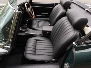 Image 12/25 de Jaguar E-Type (1970)