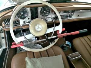 Image 2/8 of Mercedes-Benz 230 SL (1964)