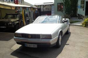 Image 3/8 de Cadillac Allanté (1990)