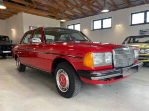 Image 9/100 of Mercedes-Benz 300 D (1983)