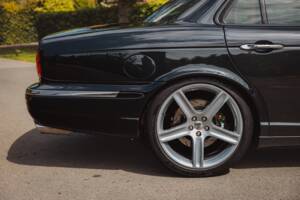 Image 40/48 of Jaguar XJR (2006)