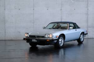 Image 2/47 of Jaguar XJ-SC 5.3 (1987)
