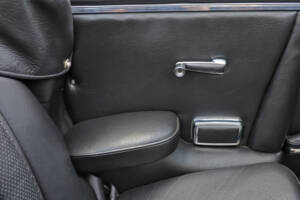 Immagine 38/71 di Mercedes-Benz 220 SE b (1961)