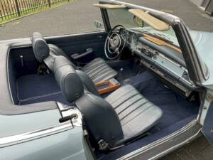 Image 20/36 of Mercedes-Benz 280 SL (1969)