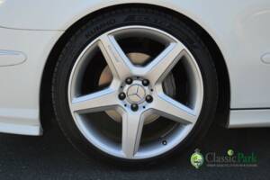 Image 49/50 of Mercedes-Benz E 500 T (2004)