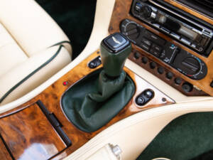 Imagen 14/80 de Aston Martin V8 Coupé (1996)