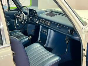 Image 34/46 of Mercedes-Benz 220 D (1972)