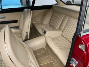 Image 14/50 of Ferrari 330 GT 2+2 (1965)