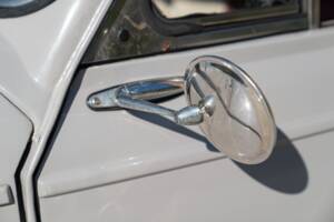 Image 9/50 of Morris Minor 1000 (1958)