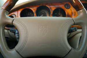 Image 37/50 of Jaguar XK8 4.0 (1998)