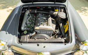 Image 13/77 of Alfa Romeo 2600 Spider (1963)