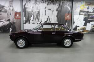 Bild 5/60 von Alfa Romeo Giulia GT 1300 Junior (1975)