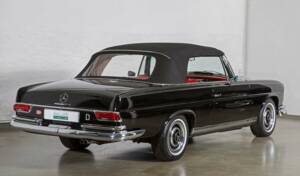 Image 21/34 of Mercedes-Benz 280 SE (1966)