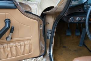 Image 46/50 of Volvo 1800 E (1972)
