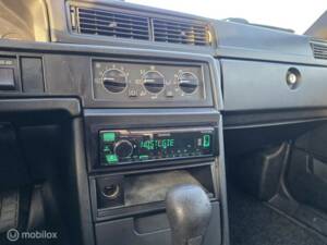 Bild 21/31 von Volvo 940 2.3i (1993)