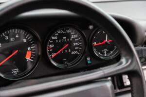 Image 68/108 de Porsche 911 Carrera 3.2 (1989)