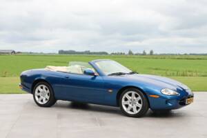 Image 41/50 de Jaguar XK8 4.0 (1997)