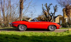Image 2/50 de Jaguar E-Type (1969)