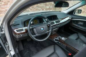Immagine 3/50 di BMW 750i (2007)