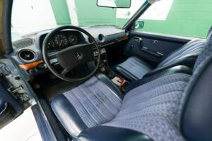 Bild 7/18 von Mercedes-Benz 230 C (1977)