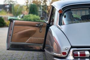 Image 44/44 of Citroën DS 21 (1968)