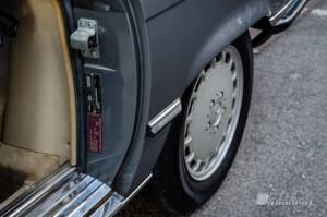 Image 14/23 of Mercedes-Benz 560 SL (1988)