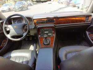 Image 27/33 of Jaguar XJ6 3.2 Executive (1995)