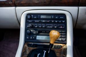 Immagine 34/42 di Jaguar XK8 4.0 (2001)