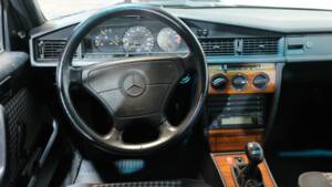 Bild 5/32 von Mercedes-Benz 190 E 1.8 (1991)