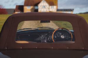 Image 19/99 of Aston Martin DB 6 Volante (1968)